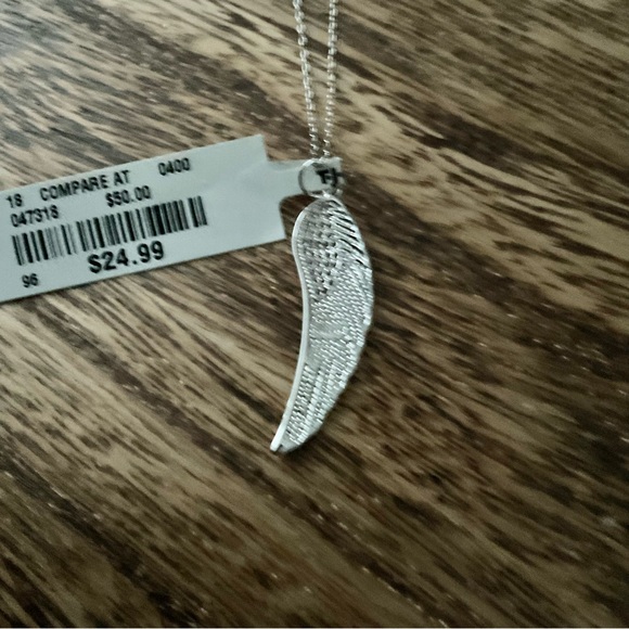 Silver Angel Wing Necklace - Picture 3 of 3